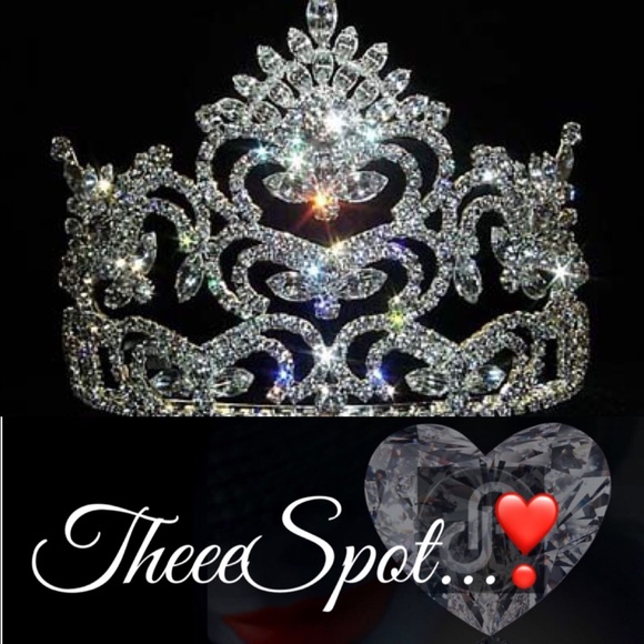 🆕💎Large Pageant Tiara💎 - Picture 1 of 3